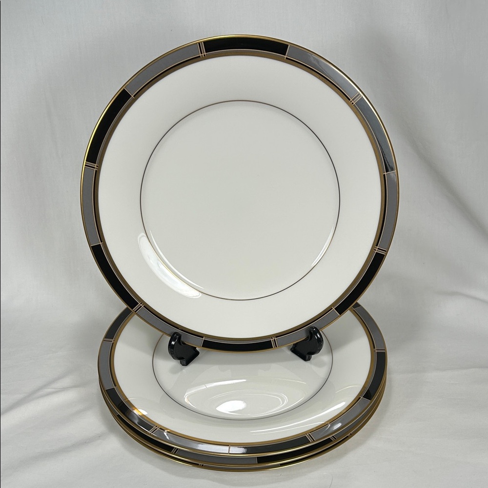 Set of 4 Noritake Japan 7722 Society Satin dinner plates